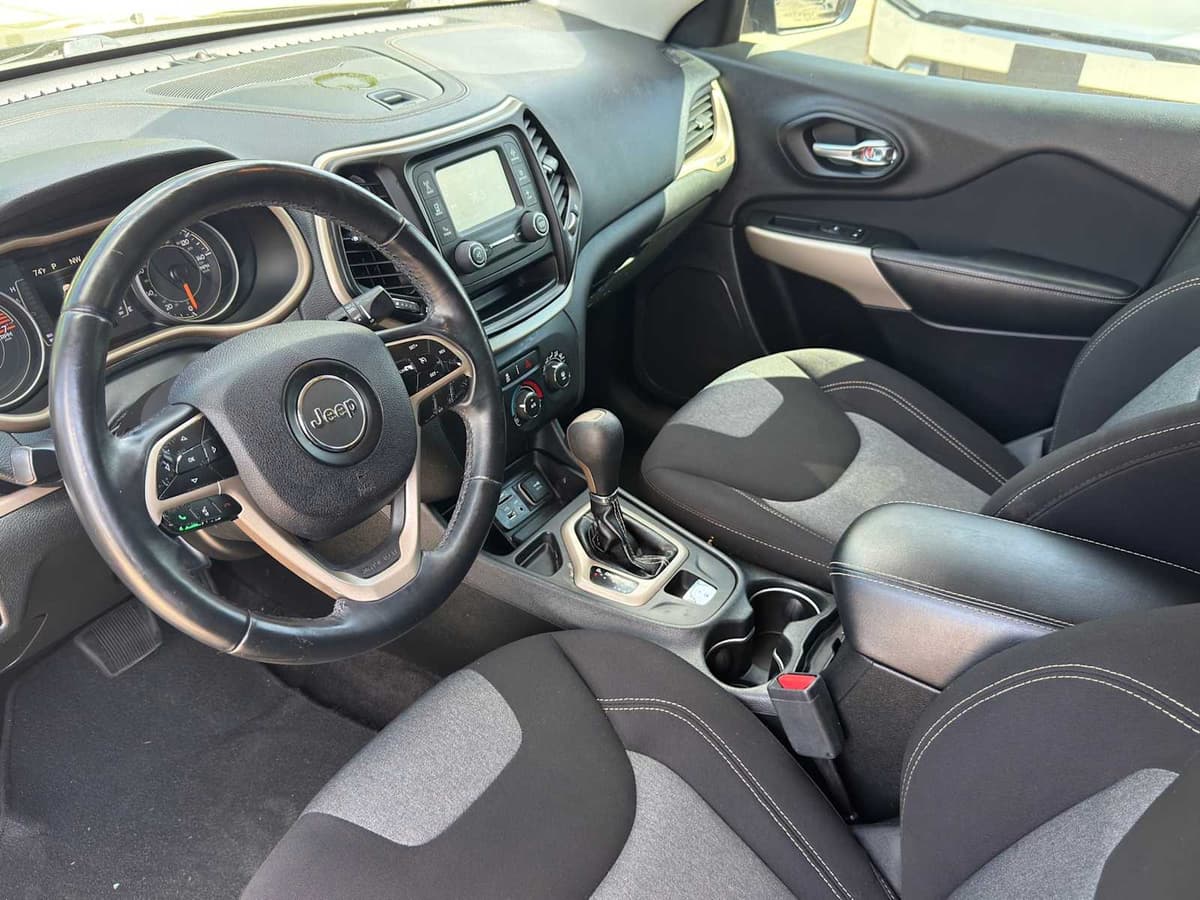 2018 Jeep Cherokee - Image 10