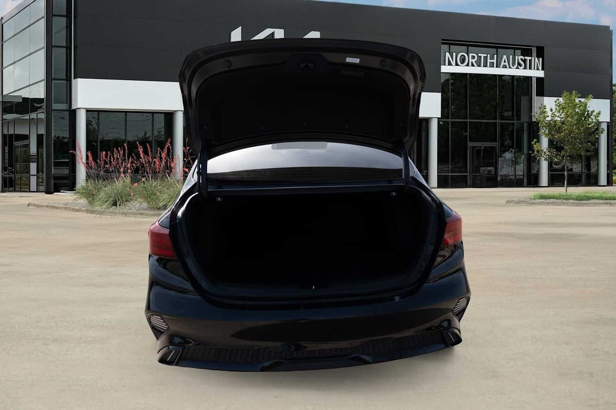 2024 Kia Forte - Image 29