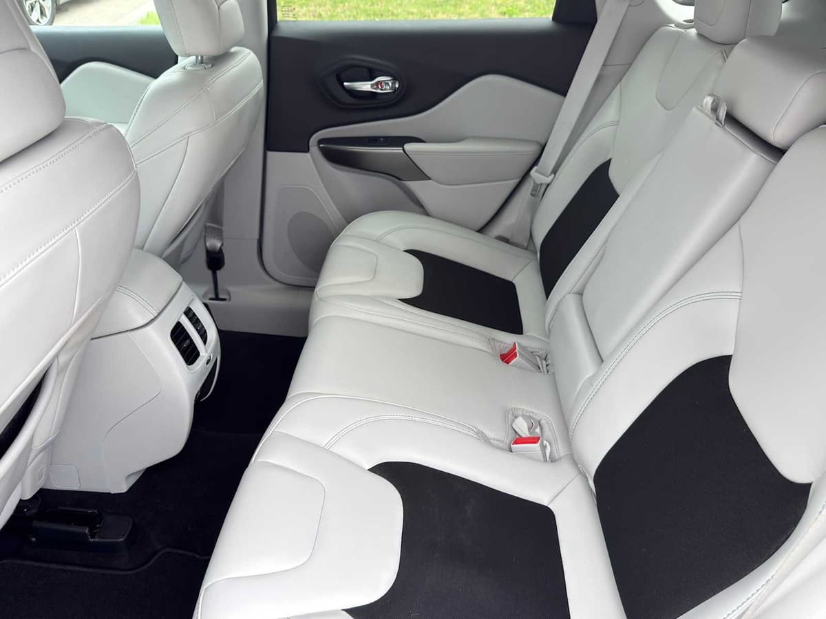 2021 Jeep Cherokee - Image 35