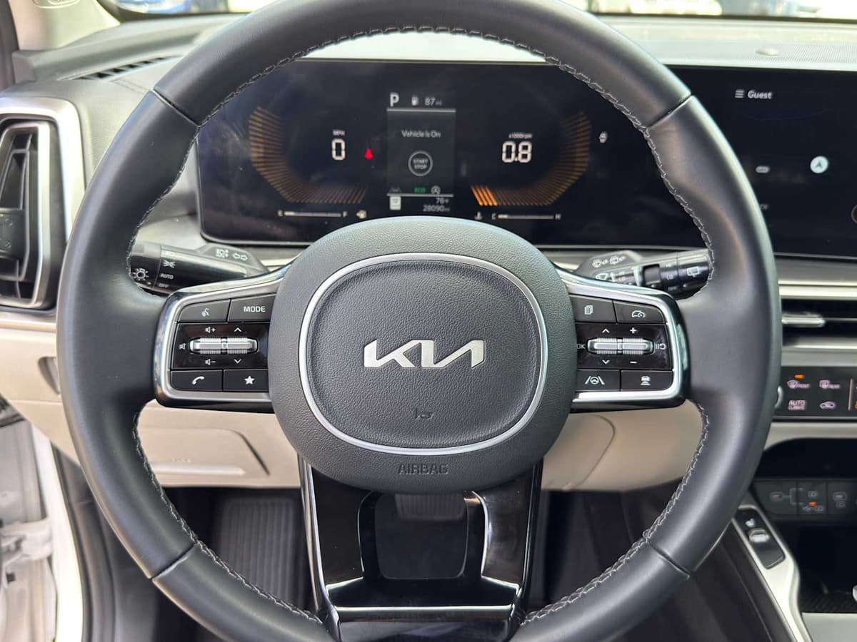 2025 Kia Sorento - Image 17