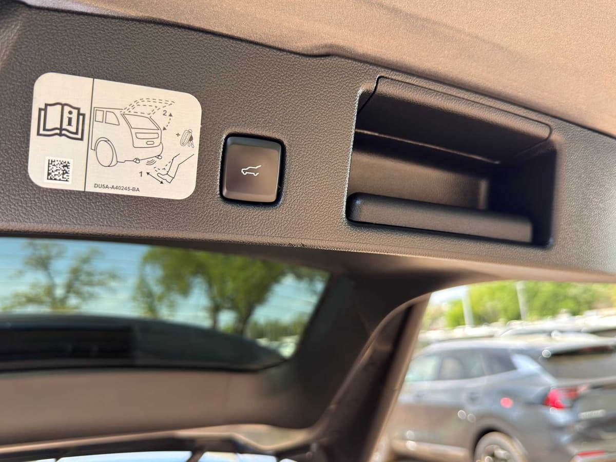 2020 Ford Escape - Image 11