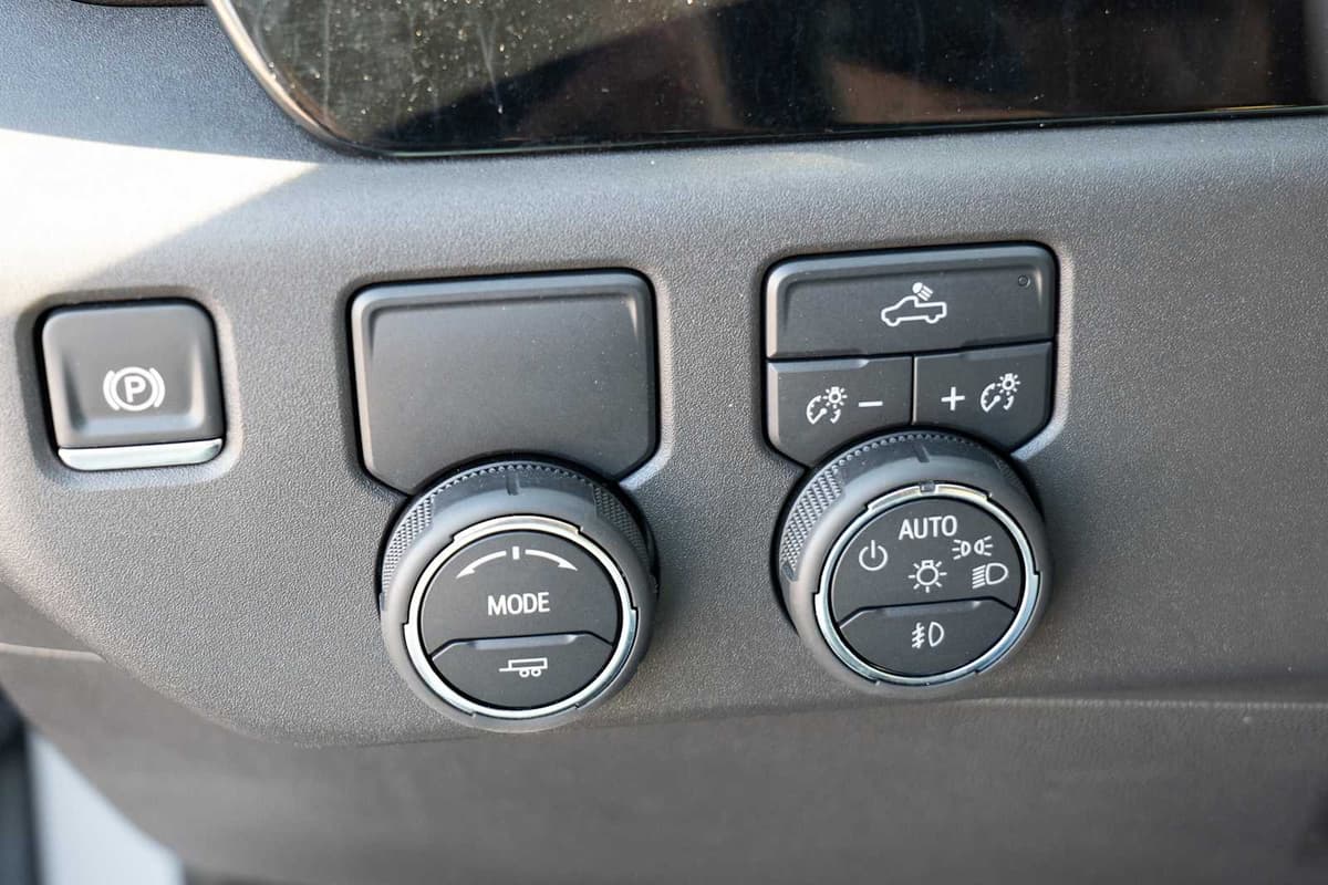 2025 Chevrolet Silverado 1500 - Image 19