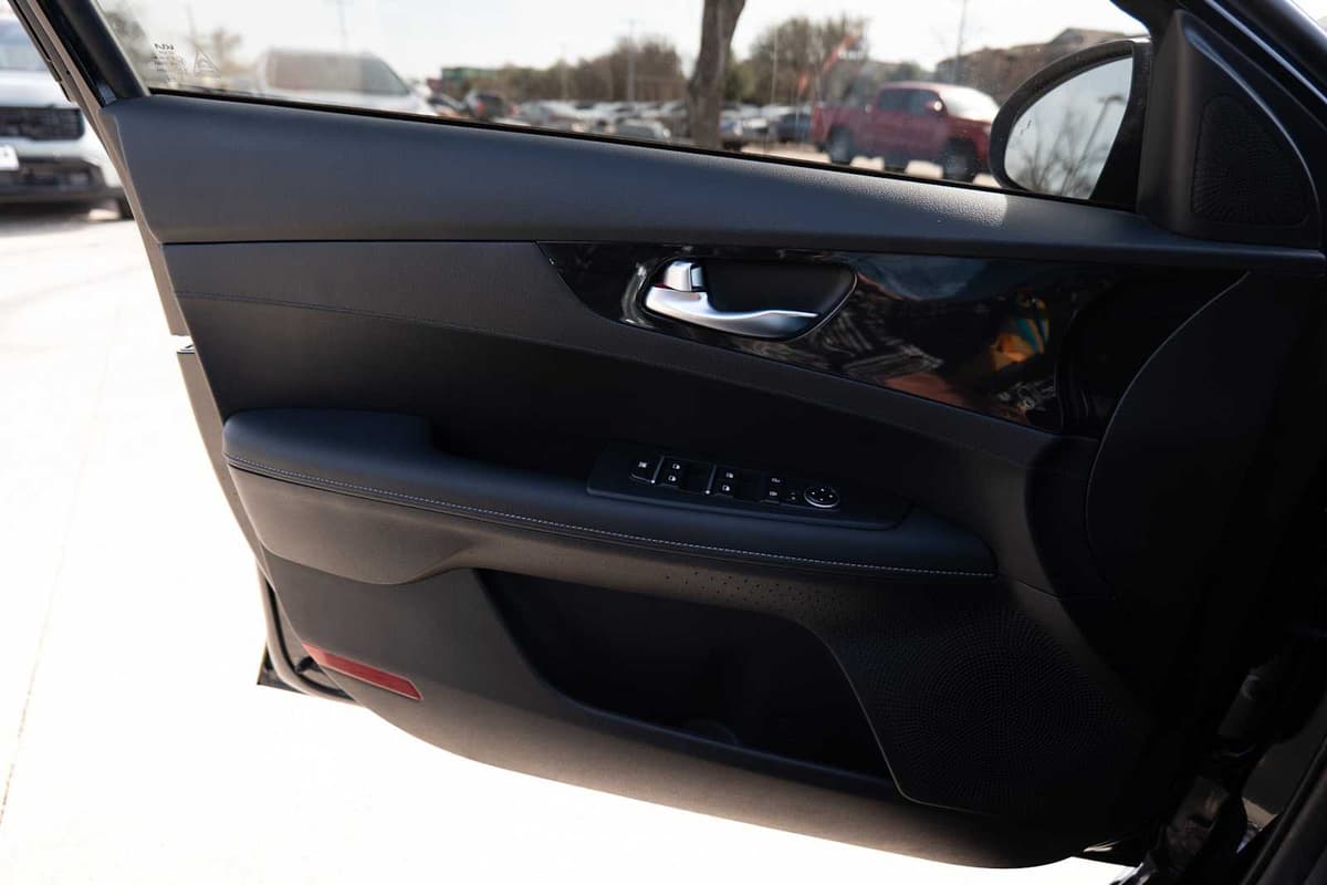 2024 Kia Forte - Image 20