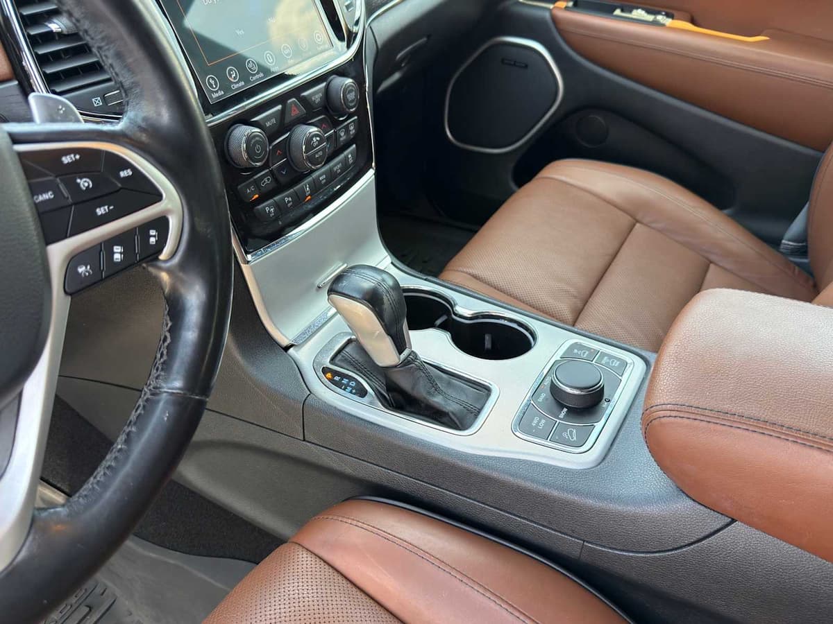 2020 Jeep Grand Cherokee - Image 12