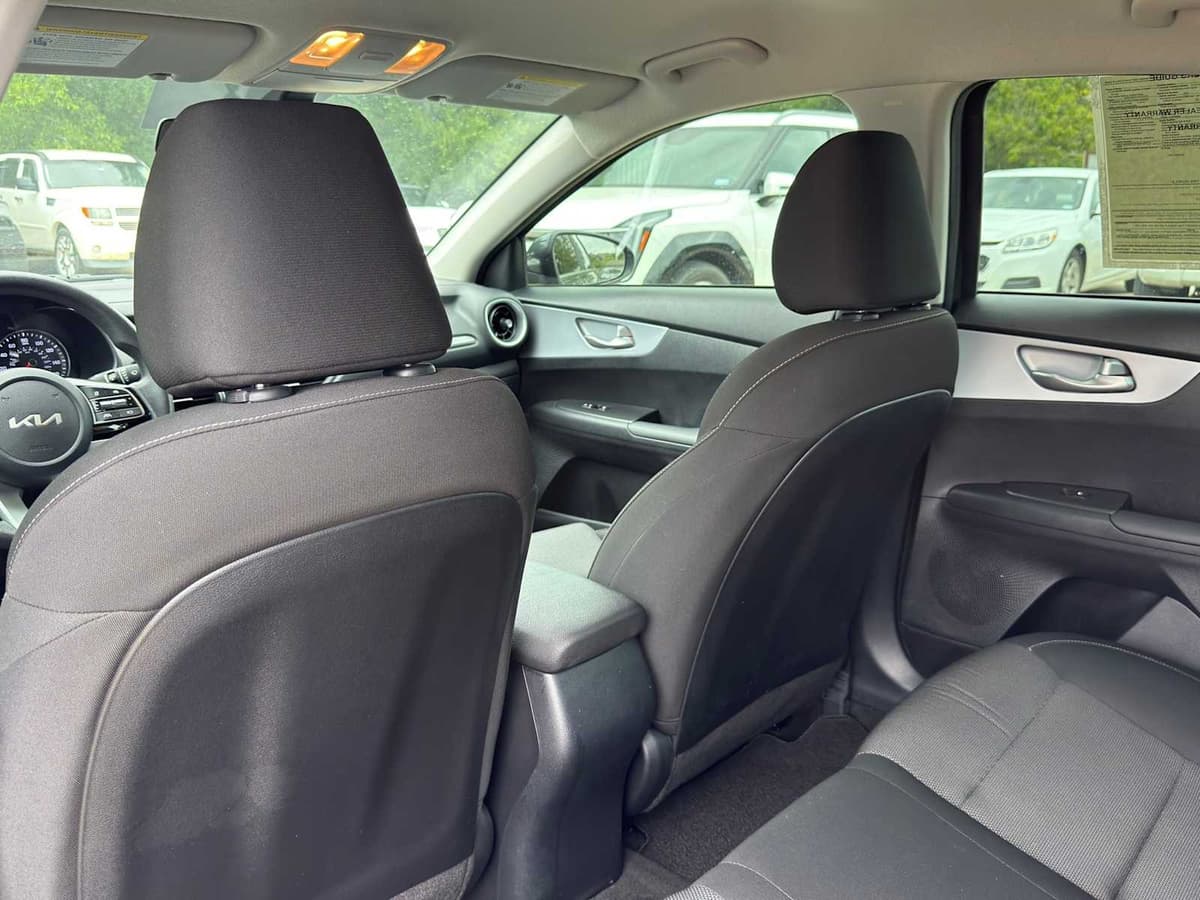 2024 Kia Forte - Image 20