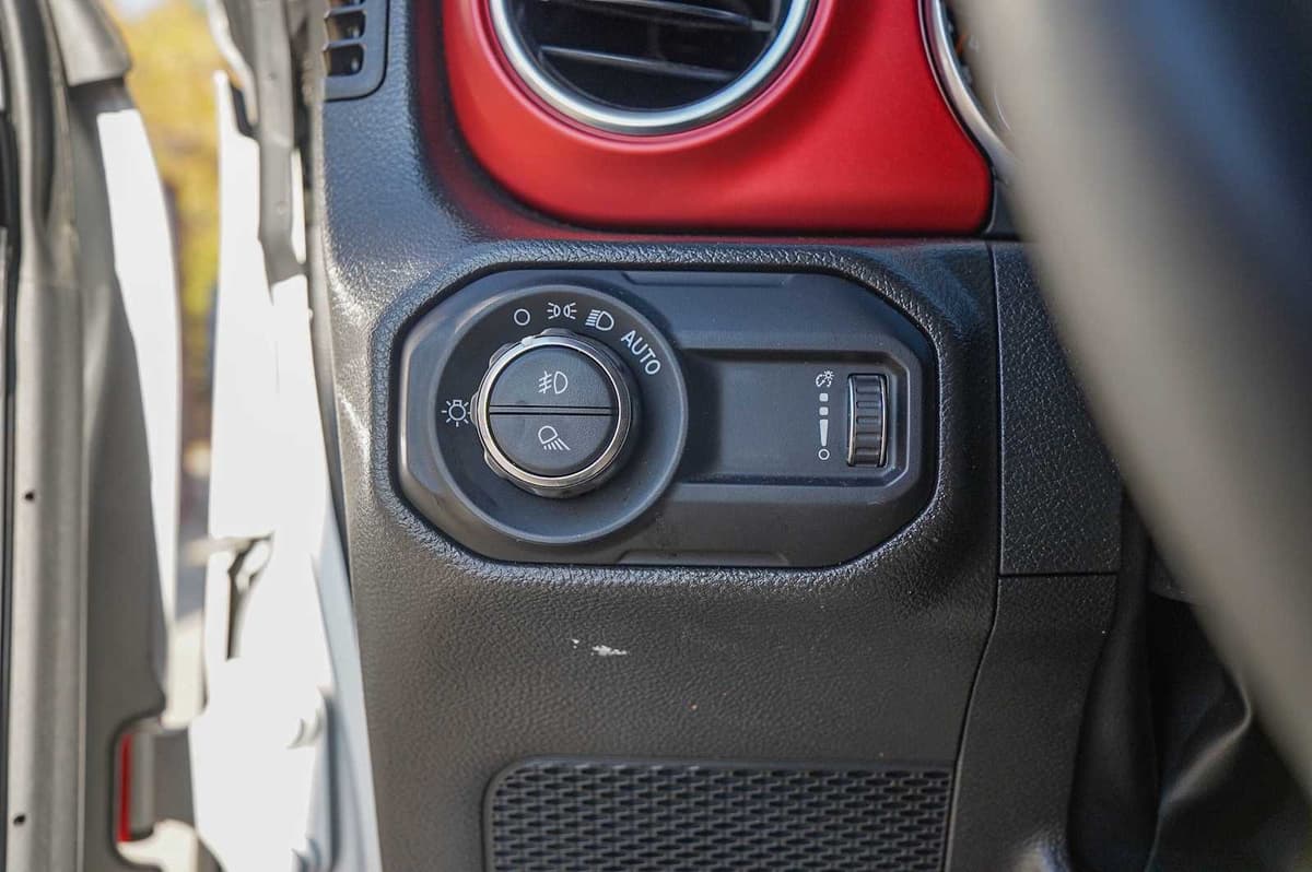 2023 Jeep Gladiator - Image 23