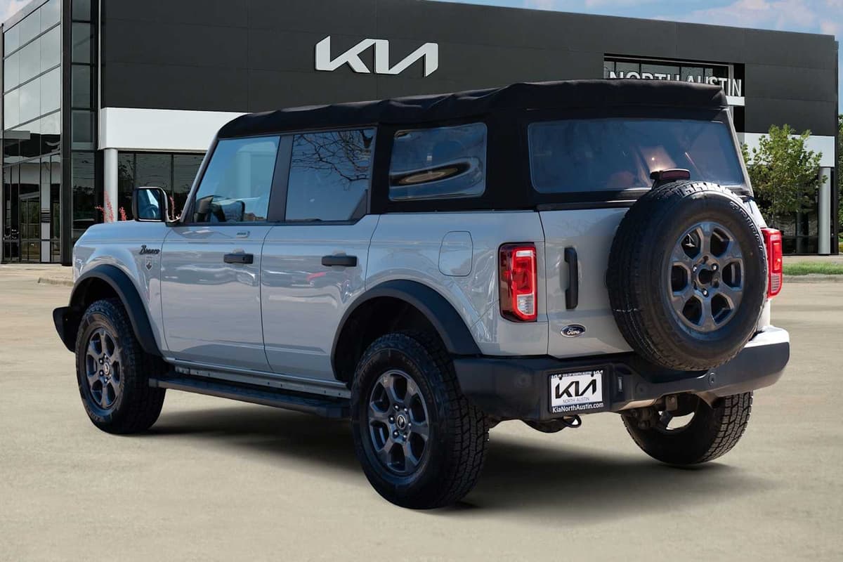 2022 Ford Bronco - Image 5