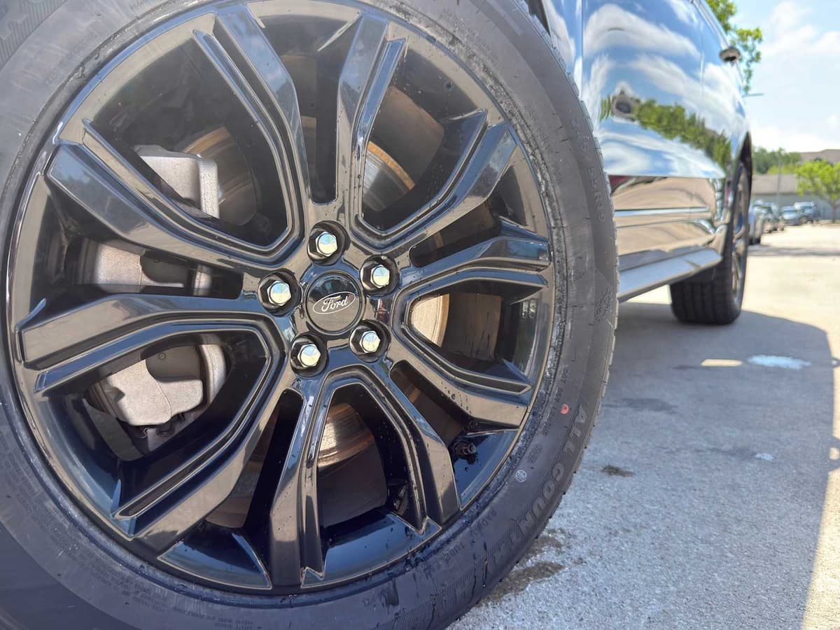 2022 Ford Edge - Image 2