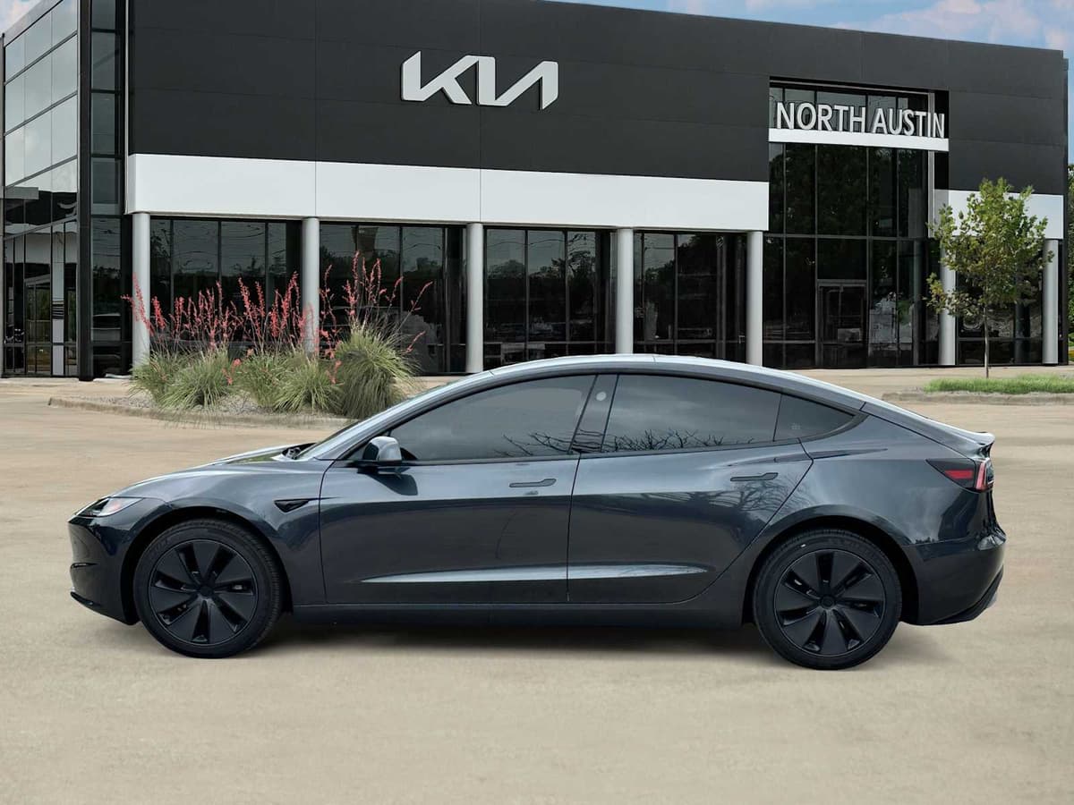 2025 Tesla Model 3 - Image 4