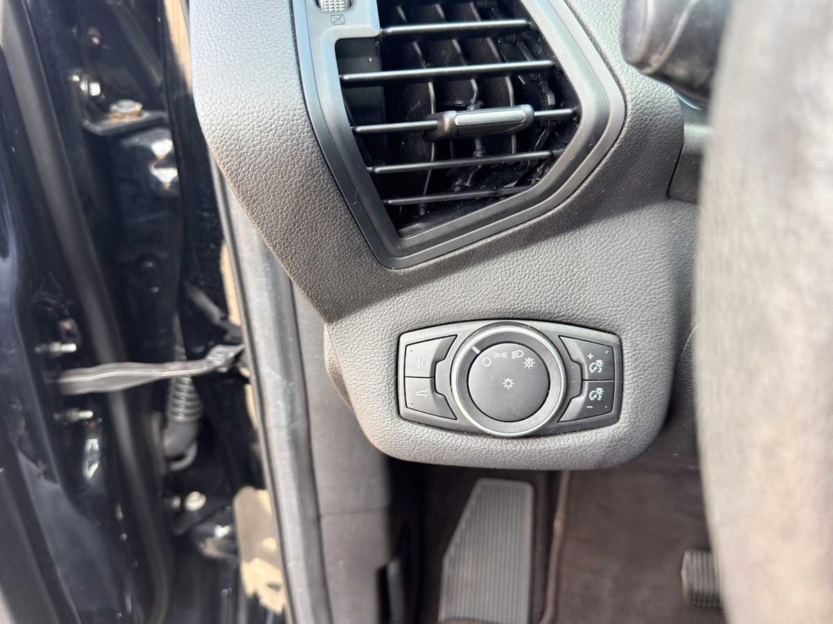 2017 Ford Escape - Image 20