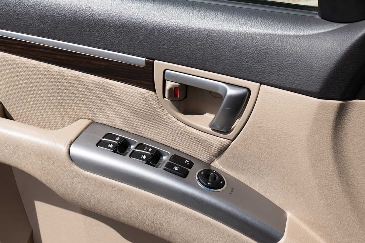 2012 Hyundai Santa Fe - Image 21