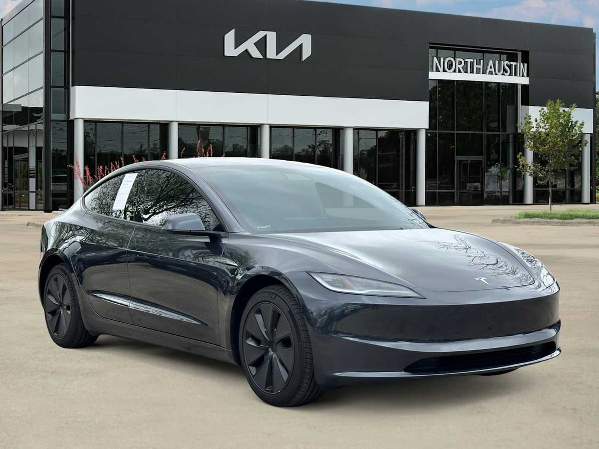 2025 Tesla Model 3 - Image 8