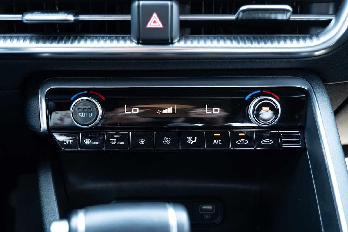 2023 Kia K5 - Image 17