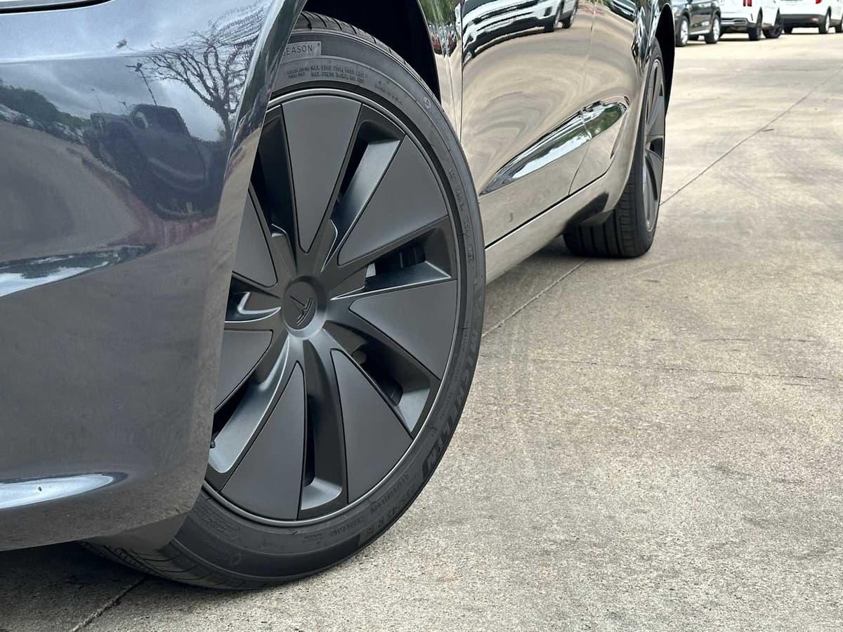 2025 Tesla Model 3 - Image 2