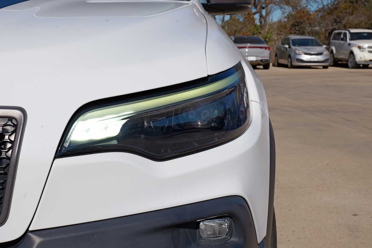 2020 Jeep Cherokee - Image 3