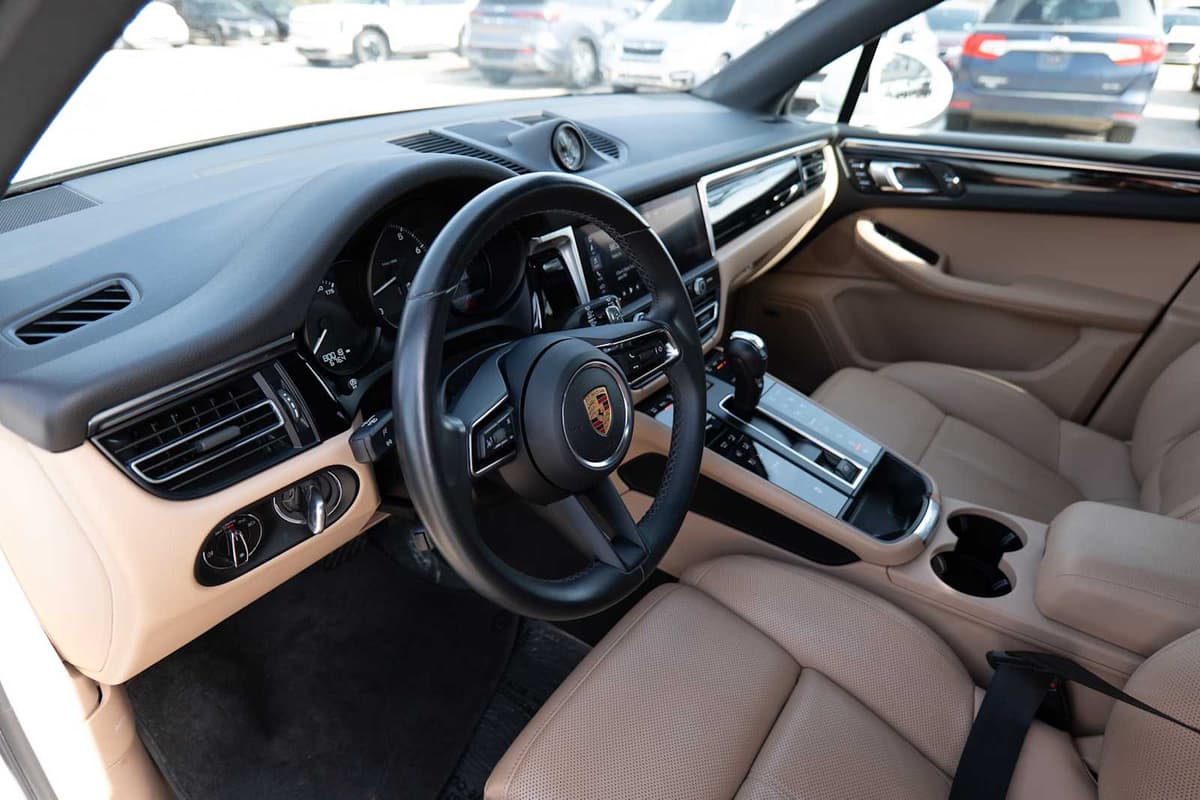 2024 Porsche Macan - Image 9