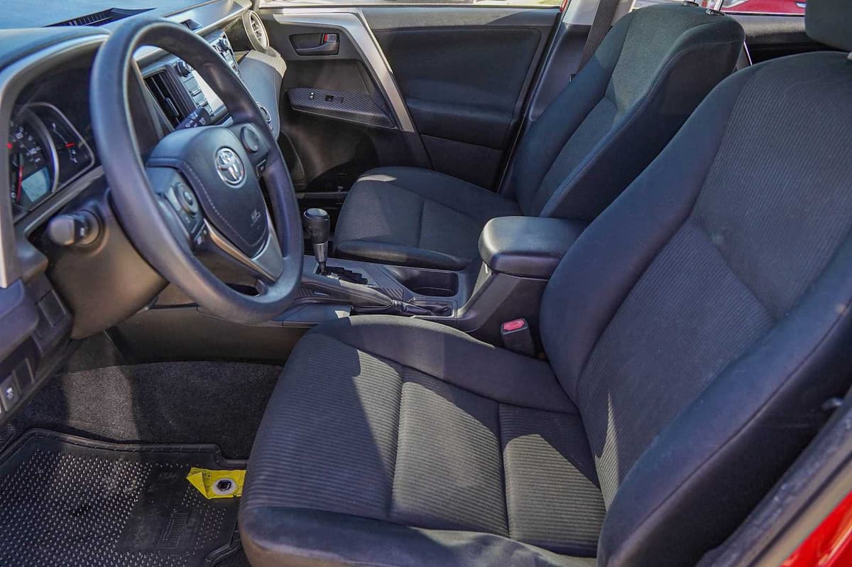 2015 Toyota RAV4 - Image 10