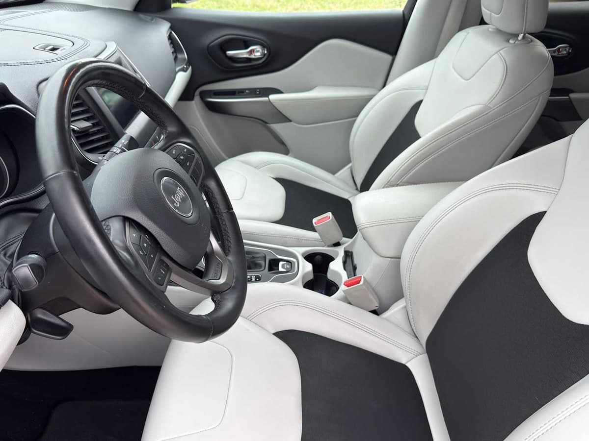 2021 Jeep Cherokee - Image 13