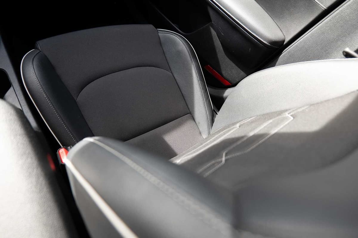 2024 Kia Forte - Image 28