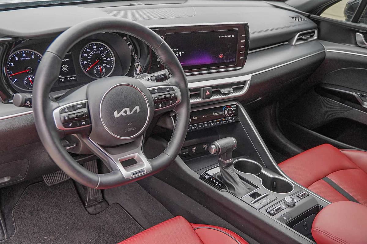 2024 Kia K5 - Image 9