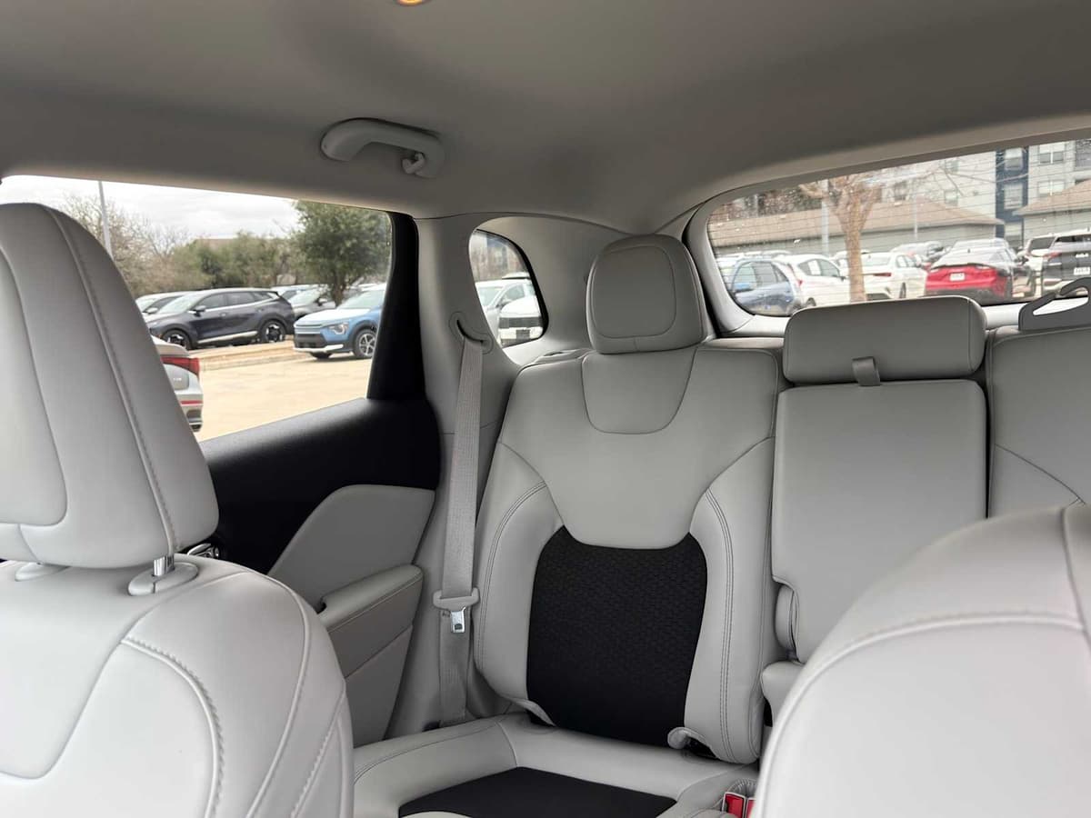 2021 Jeep Cherokee - Image 28