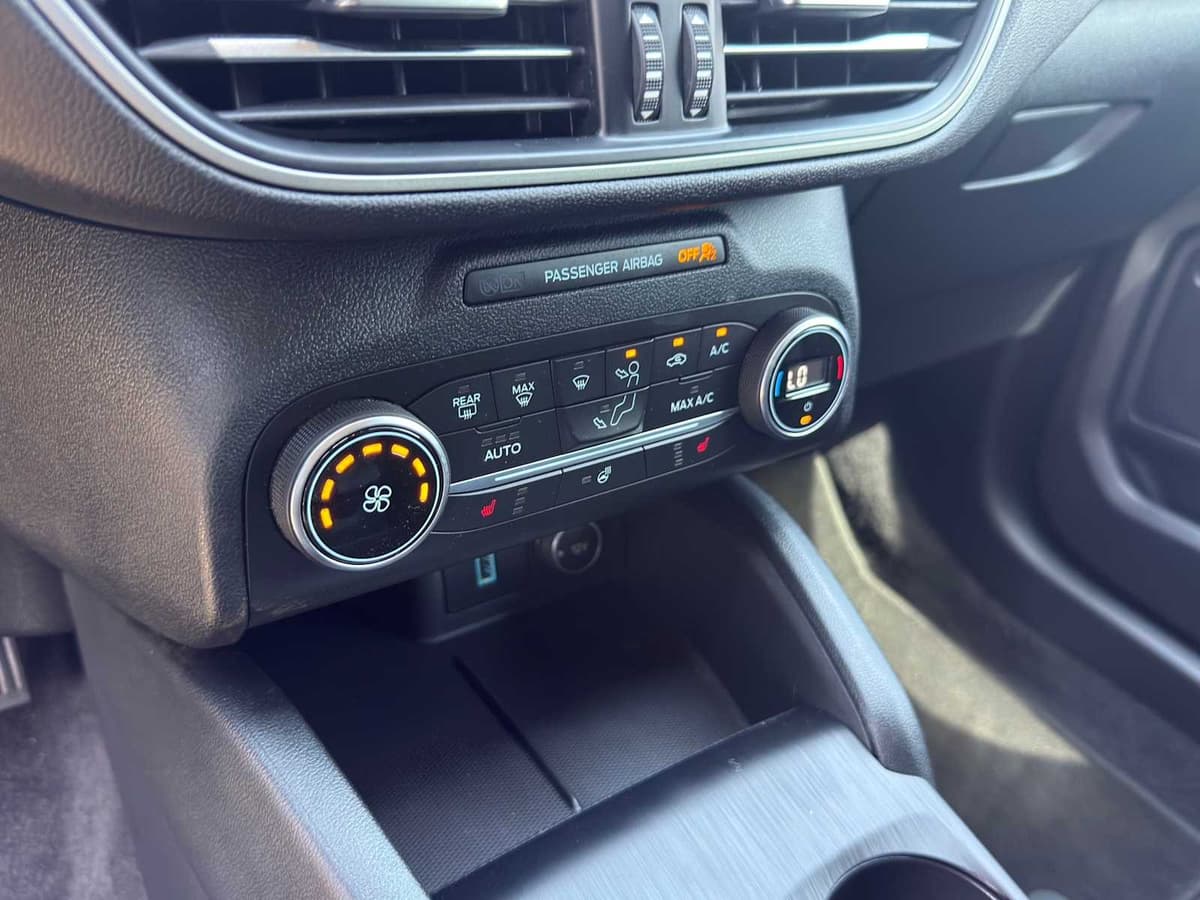 2020 Ford Escape - Image 17