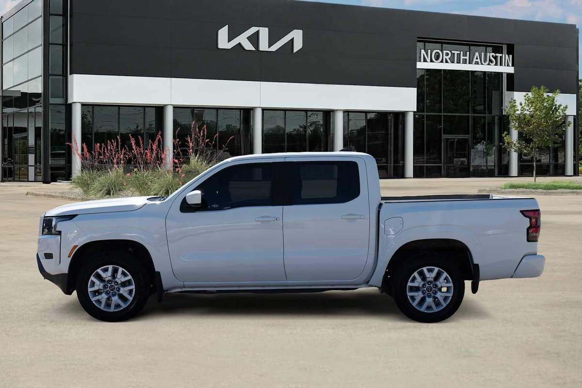 2022 Nissan Frontier - Image 4