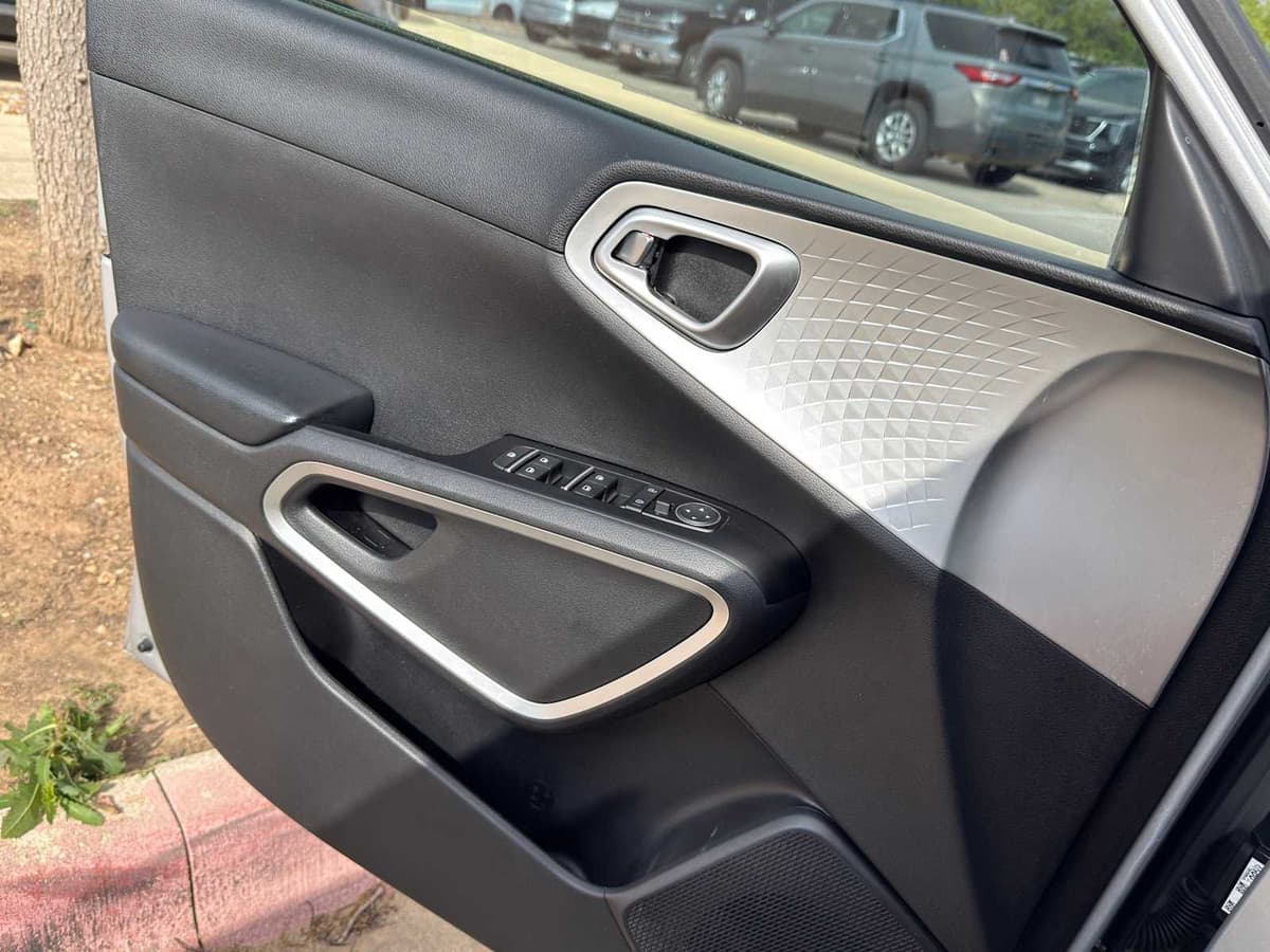 2020 Kia Soul - Image 22