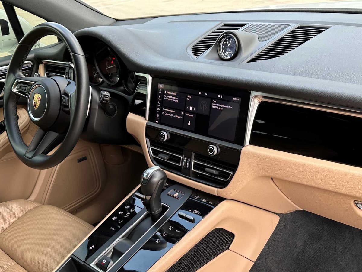 2024 Porsche Macan - Image 21