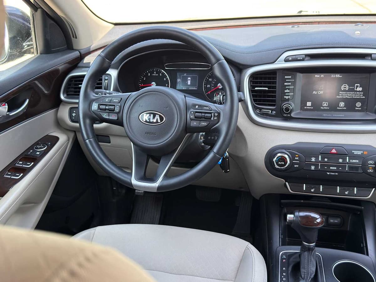 2017 Kia Sorento - Image 25