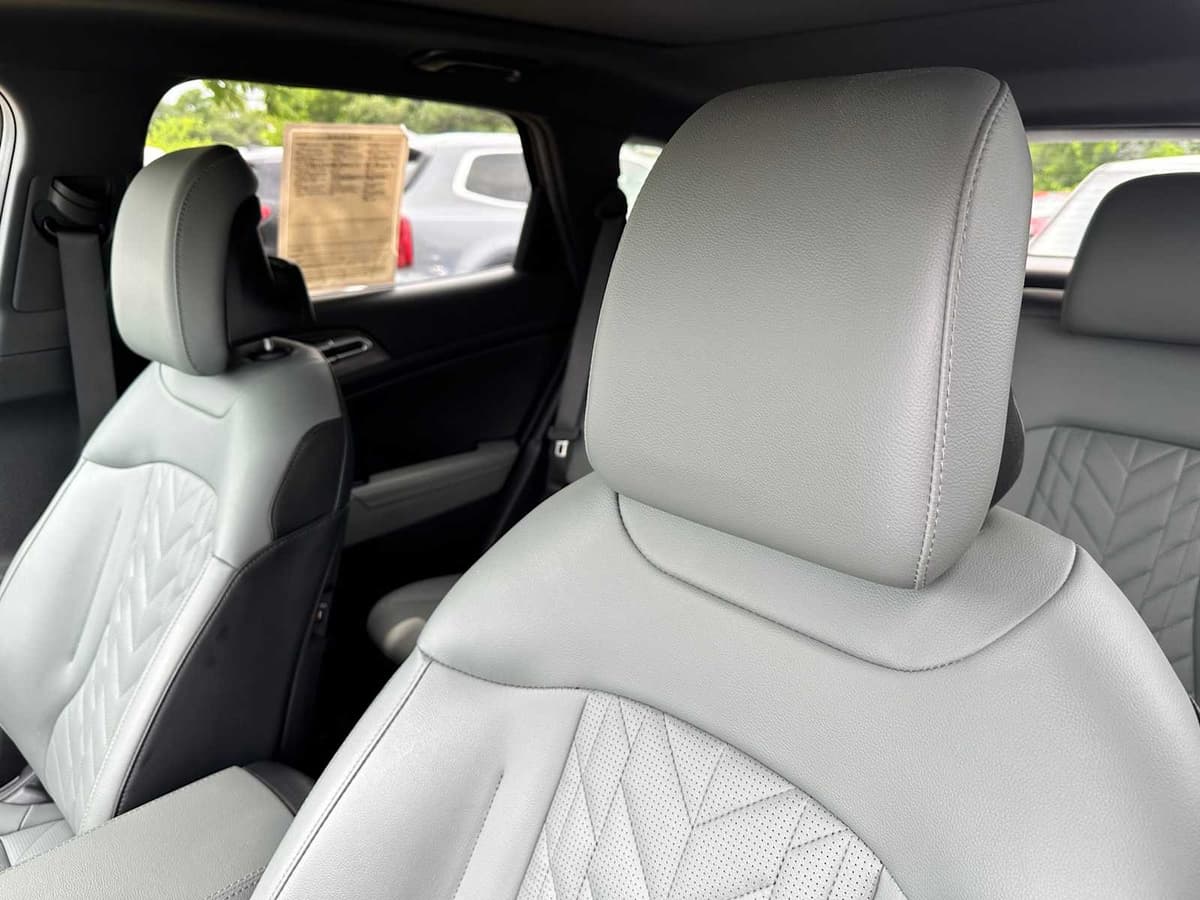 2023 Kia Sportage - Image 11