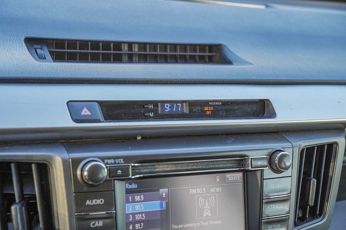 2015 Toyota RAV4 - Image 17