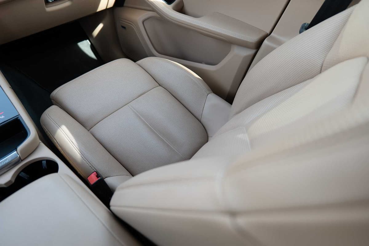 2024 Porsche Macan - Image 27