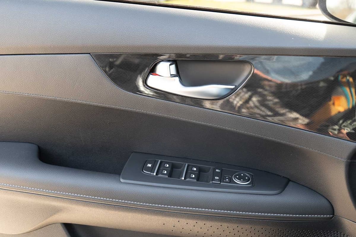 2024 Kia Forte - Image 21