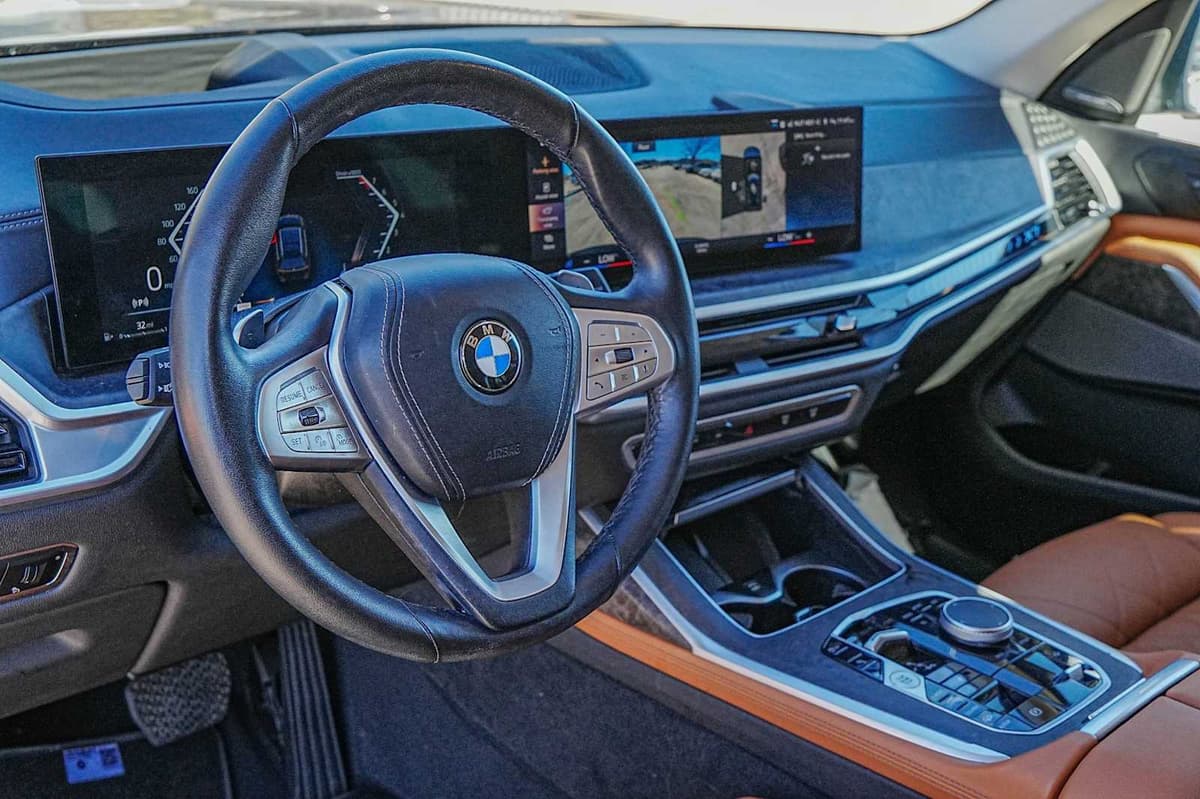 2023 BMW X7 - Image 10