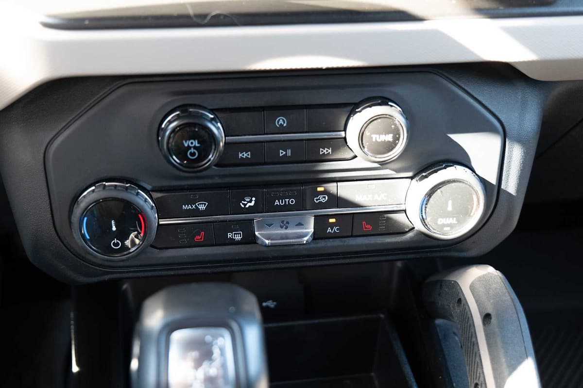 2022 Ford Bronco - Image 17