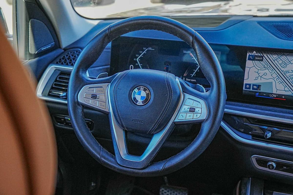 2023 BMW X7 - Image 29