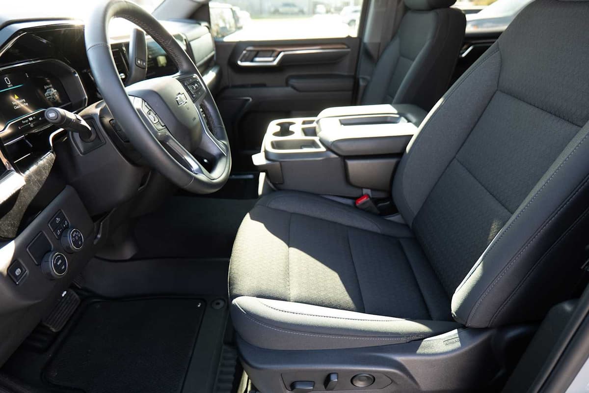 2025 Chevrolet Silverado 1500 - Image 10