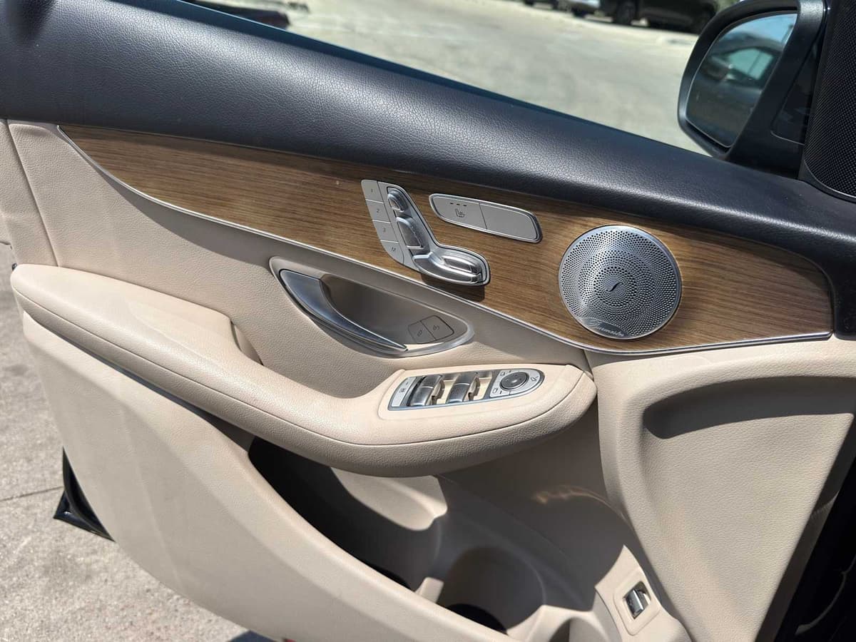 2018 Mercedes-Benz GLC 300 - Image 22