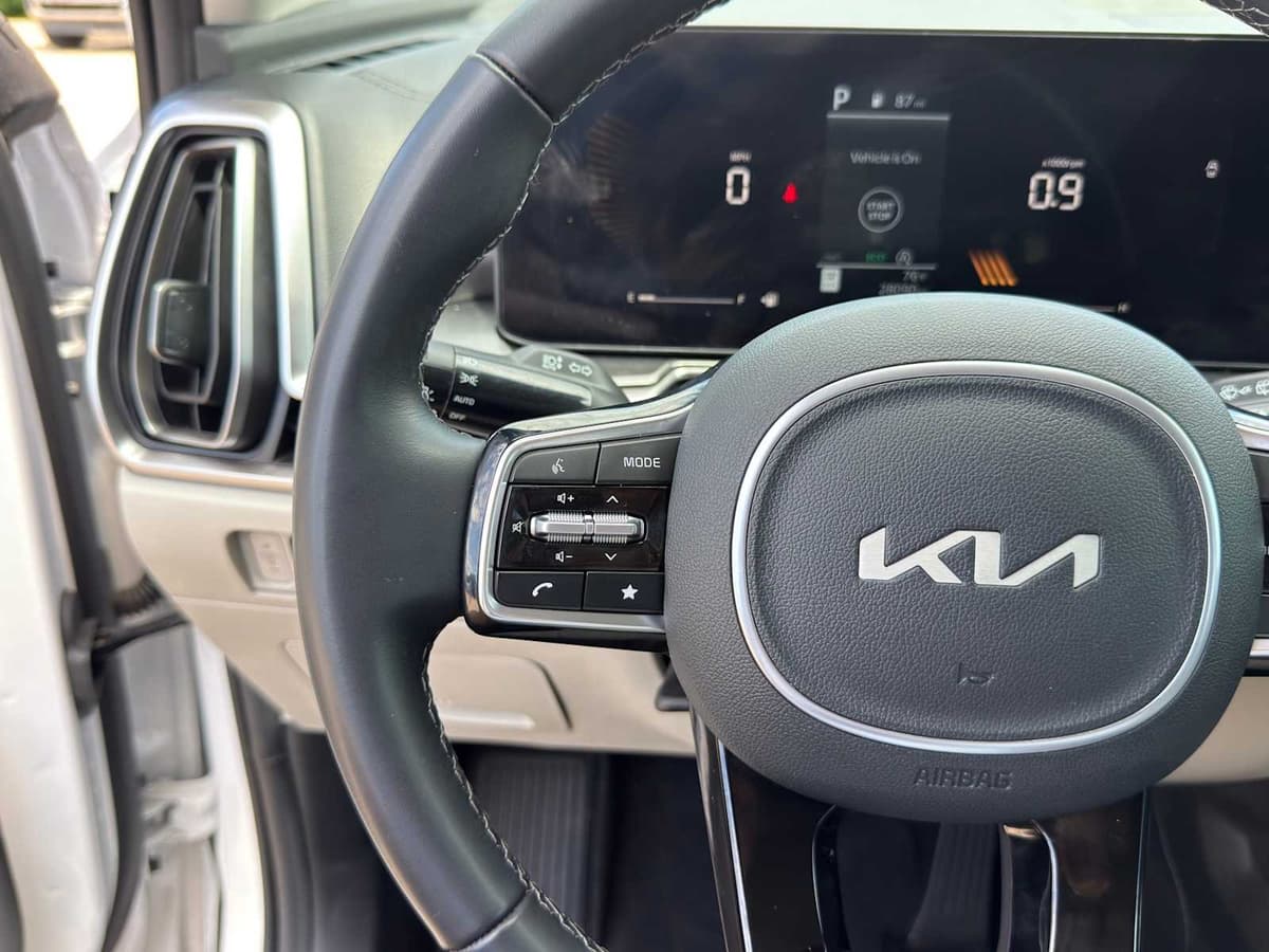 2025 Kia Sorento - Image 16