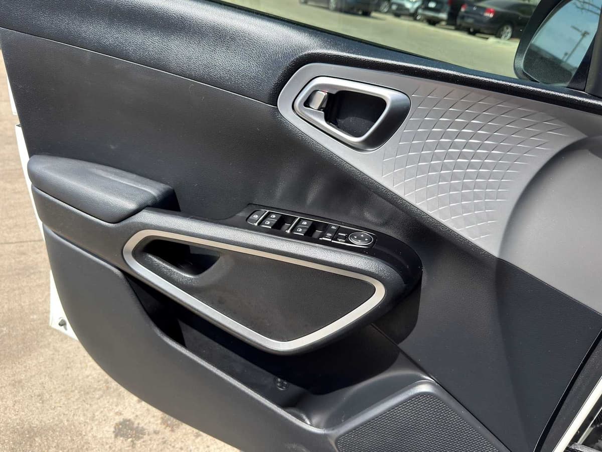 2021 Kia Soul - Image 24