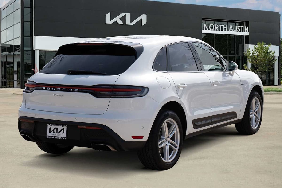 2024 Porsche Macan - Image 6