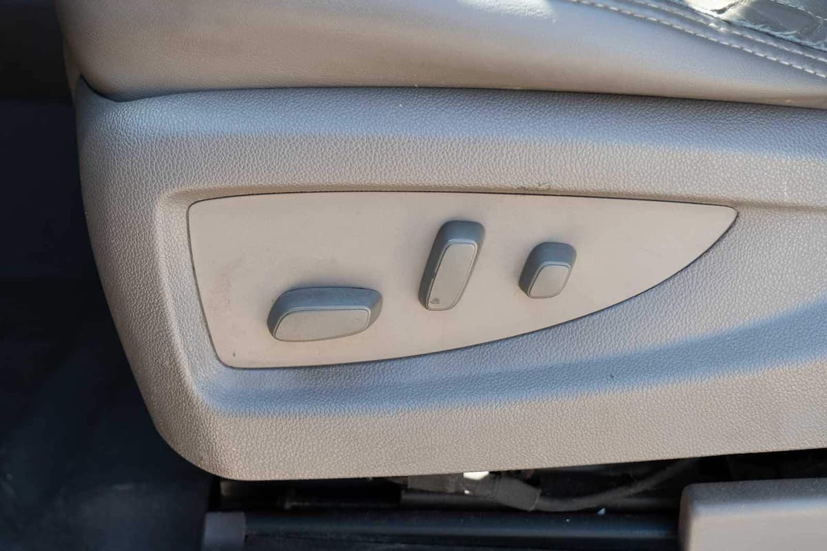 2015 GMC Yukon - Image 22