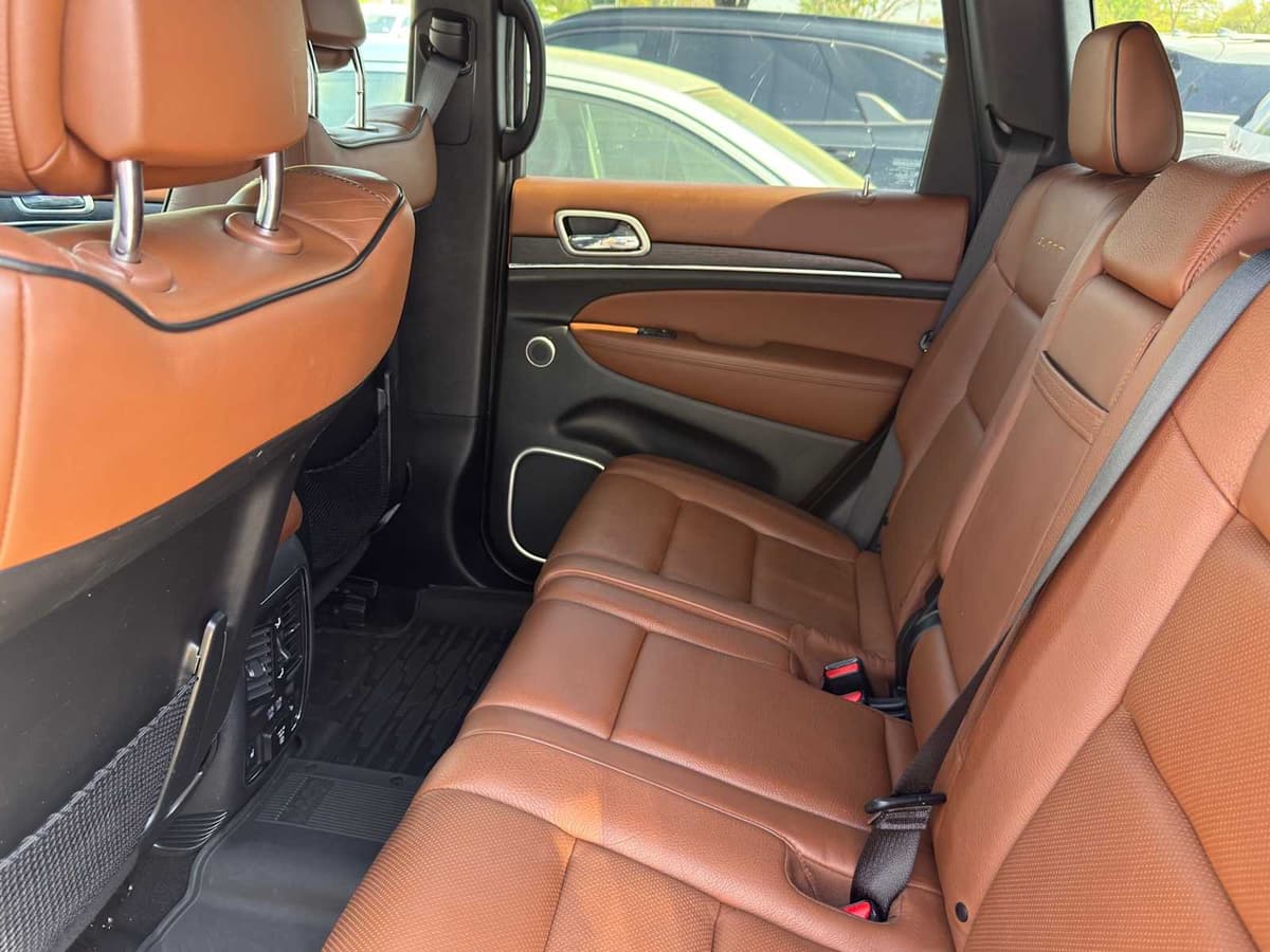 2020 Jeep Grand Cherokee - Image 23