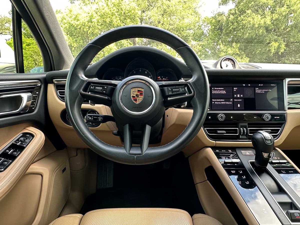 2024 Porsche Macan - Image 25