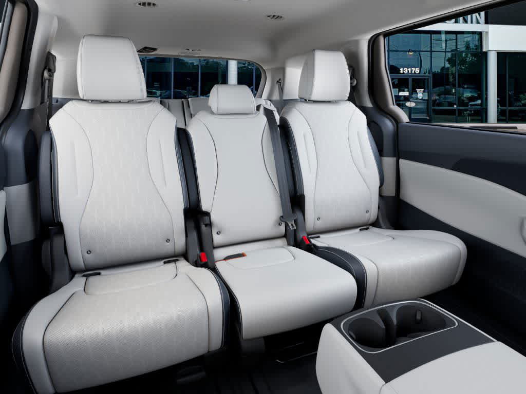 2026 Kia Carnival - Image 16