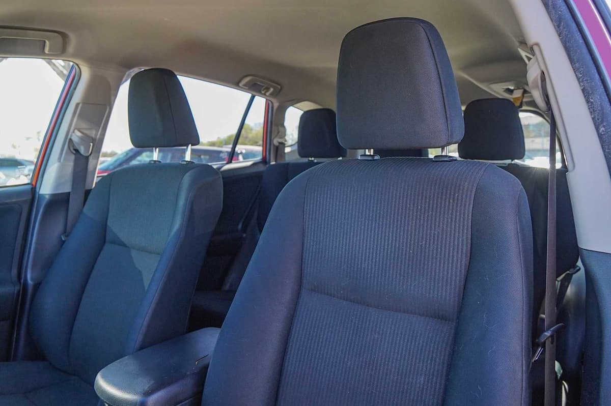 2015 Toyota RAV4 - Image 11