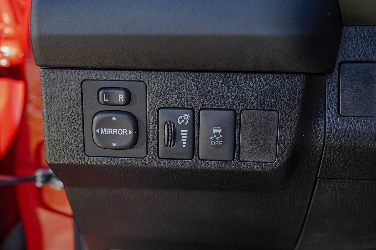 2015 Toyota RAV4 - Image 21