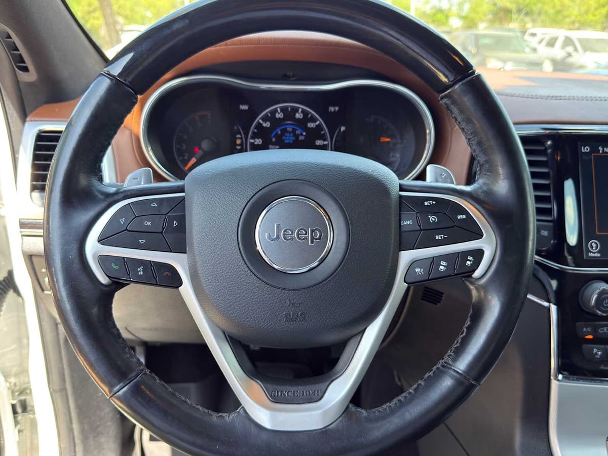 2020 Jeep Grand Cherokee - Image 16