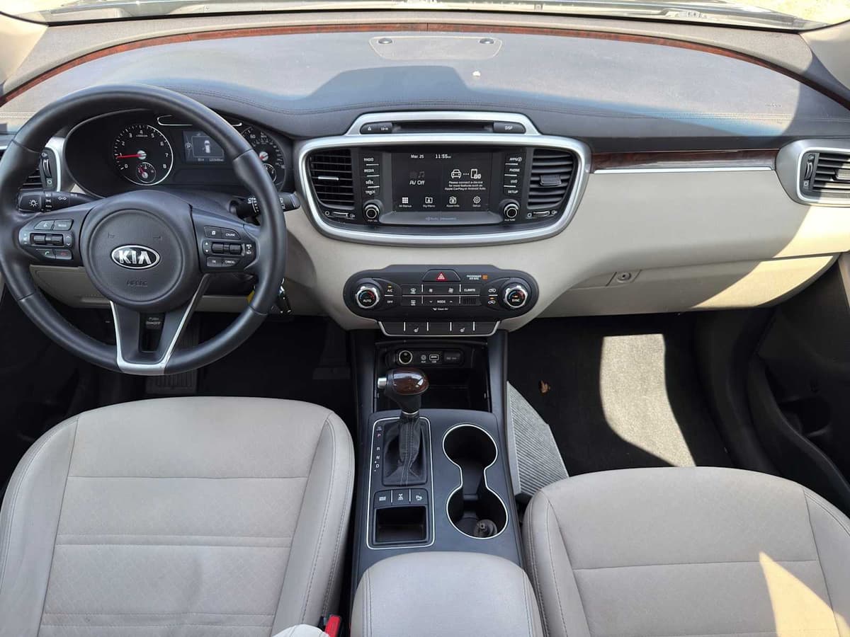 2017 Kia Sorento - Image 26